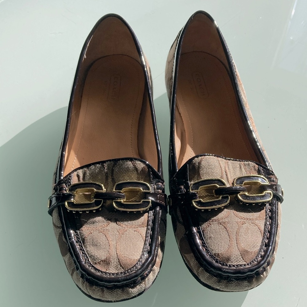 EUC - Coach signature loafer. Brown/tan Size 9.5 B